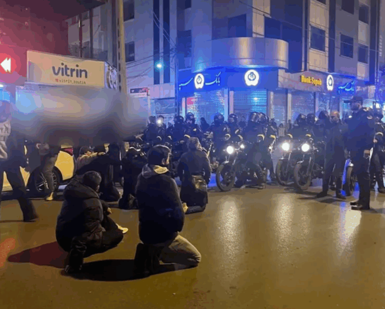 Protests in Iran: “Don’t be afraid, we all stand together”