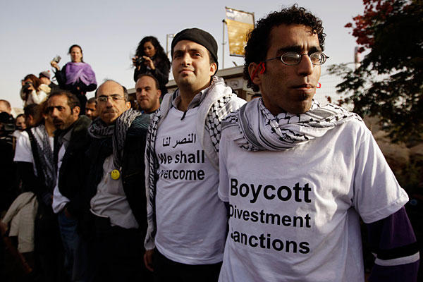 Palestinian ‘freedom riders’ stopped at Israel’s separation wall