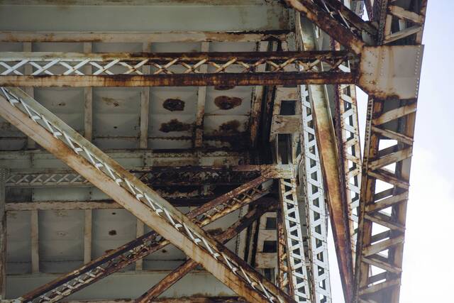 “The City of Bridges” in disrepair at the expense of the working class
