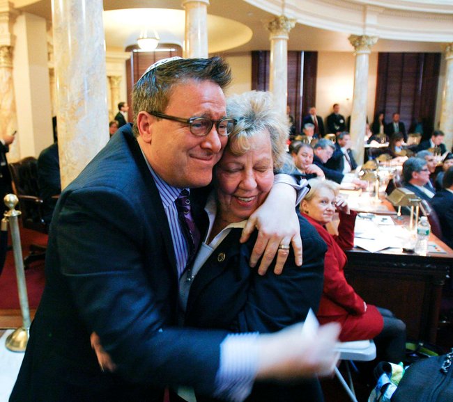 New Jersey Senate Votes to Legalize Gay Marriage