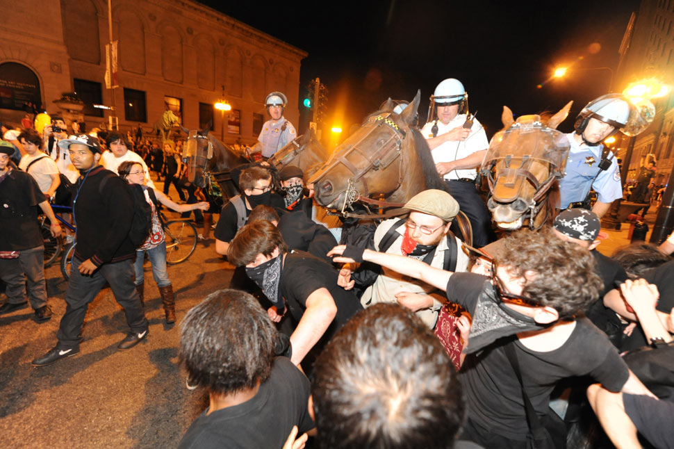 NATO protests in Chicago: Police van drives into protesters