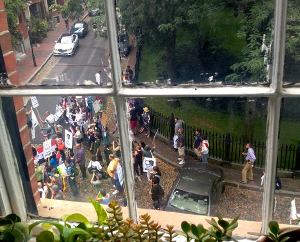 Angry anti-war protesters besiege John Kerry’s home, banging on doors, windows