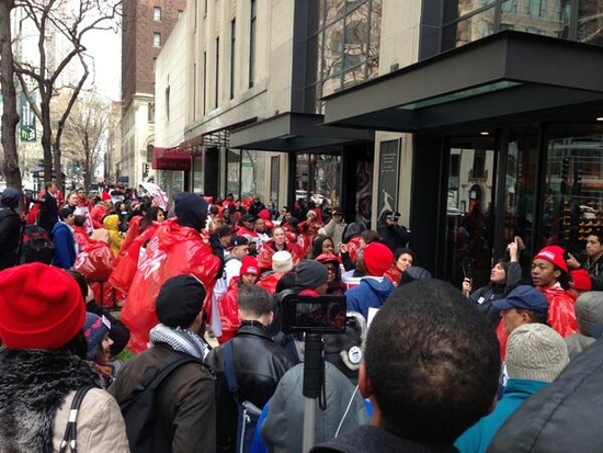 Chicago’s Fast Food Workers: “We Can’t Survive on $8.25”