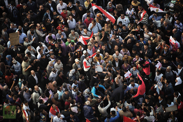 100,000 Egyptians protest as ‘Pharaoh’ Morsi digs heels in over power grab (PHOTOS)