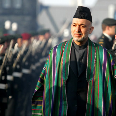 Obama signs 10-year deal on surprise Afghan trip