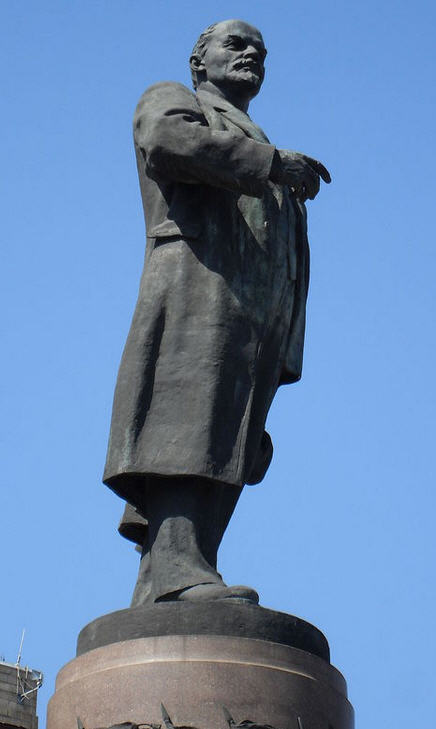 Lenin Statue Reinstated Hours After Being Toppled by Ukraine Fascists
