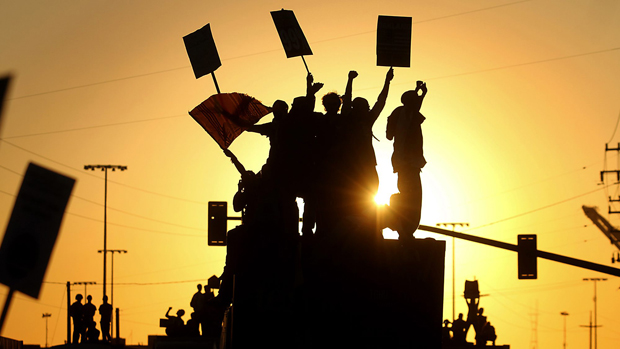 Police Fire Tear Gas as Occupy Oakland Protesters Close Port