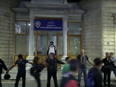 Worth a Thousand Words: Pacifists protect Police Station in Istanbul