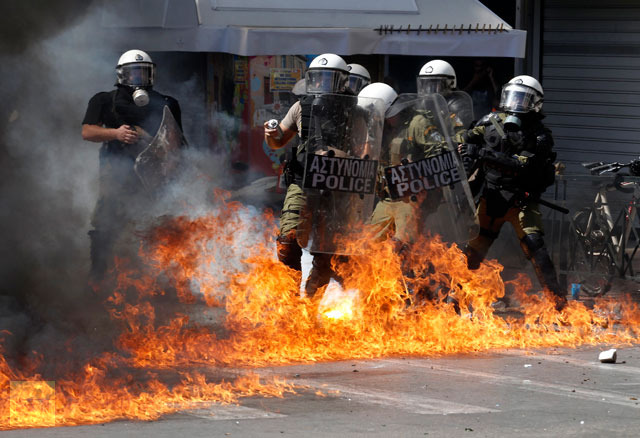 Riot rage: Athens protesters throw firebombs, police shoot tear gas